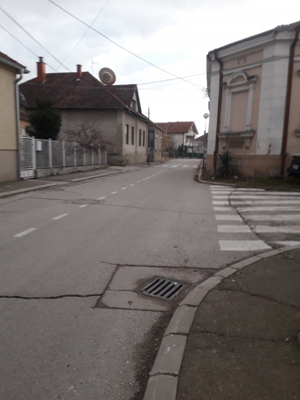 Још увек није почела санација рупа у Таушановићевој улици