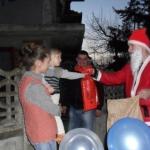 Социјалисти Алексиначког Бујмира организовали посету "Деда Мраза"