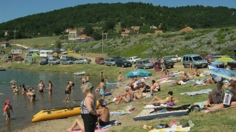 Непријављени туристи "пуне" фекалијама Бованско језеро