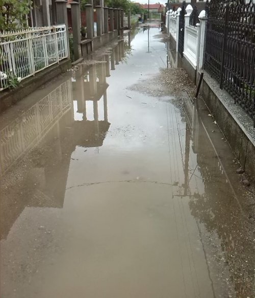 Prvomajska ulica, "ribnjak" u doba kiše