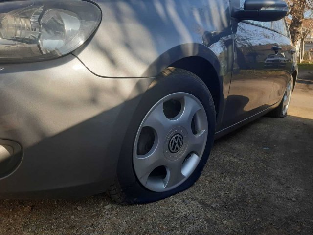 Isečene gume na autu aktivistkinji sa Aleksinačkog Rudnika