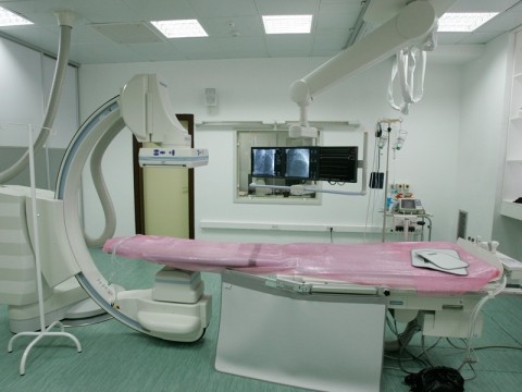Vlada Kine donirala Aleksincu rendgen aparat