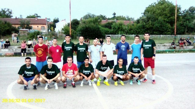 Мали фудбал-- МЗ Ал. Рудник (зелене мајице, победник) и МЗ Вукашиновац, остали