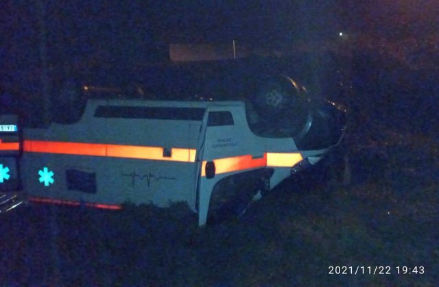 Vozilo hitne pomoći sletelo sa puta kod Bovanskog jezera, poginuo pacijent