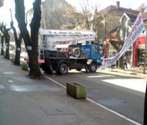 Камион и радници Комуналних услуга активни у кампањи Вучића