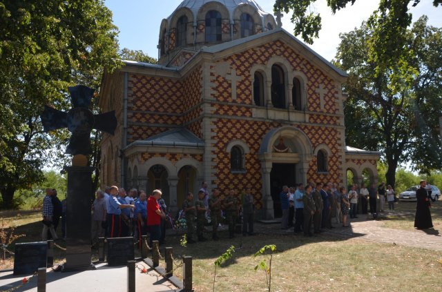 У порти цркве Свете Тројице обележена је 143. годишњица Боја на Горњем Адровцу