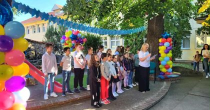 Најмлађи ђаци закорачили у школске клупе