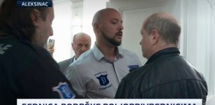 Обезбеђење покушало да спречи улазак пољопривредника у салу