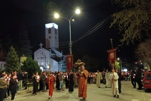 Обележен Велики петак: Традиционална погребна литија у Алексинцу