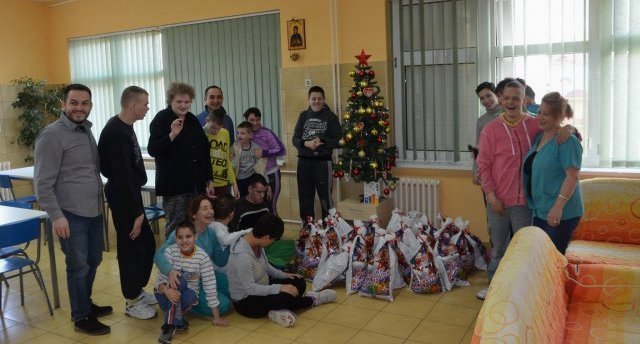 Podeljeni paketići deci iz Ustanove „Hristina Markišić“