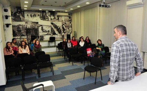Млади новинари из Алексинца посетили Танјуг