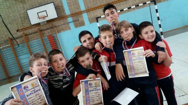 Медаље за младе такмичаре клуба N&F са Међународног турнира „Србија Опен“ у Каћу
