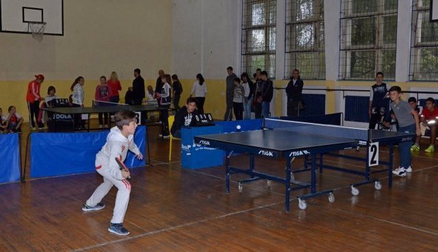 Општинско такмичење у стоном тенису за основне и средње школе