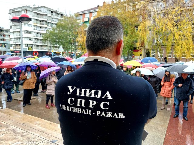 Штрајк уније синдиката просветара уз звуке Београдског синдиката