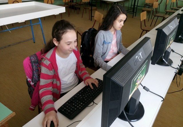 Деца из Житковца се пласирала на републичко такмичење из информатике