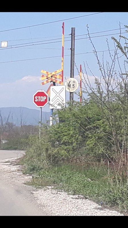 Друмска сигнализација између насеља Тешица и Грејач